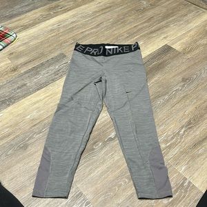 Nike pro leggings size medium